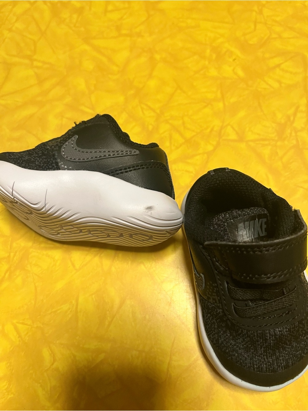 NWOT Nike Newborn Velcro Sneakers - Picture 8 of 8